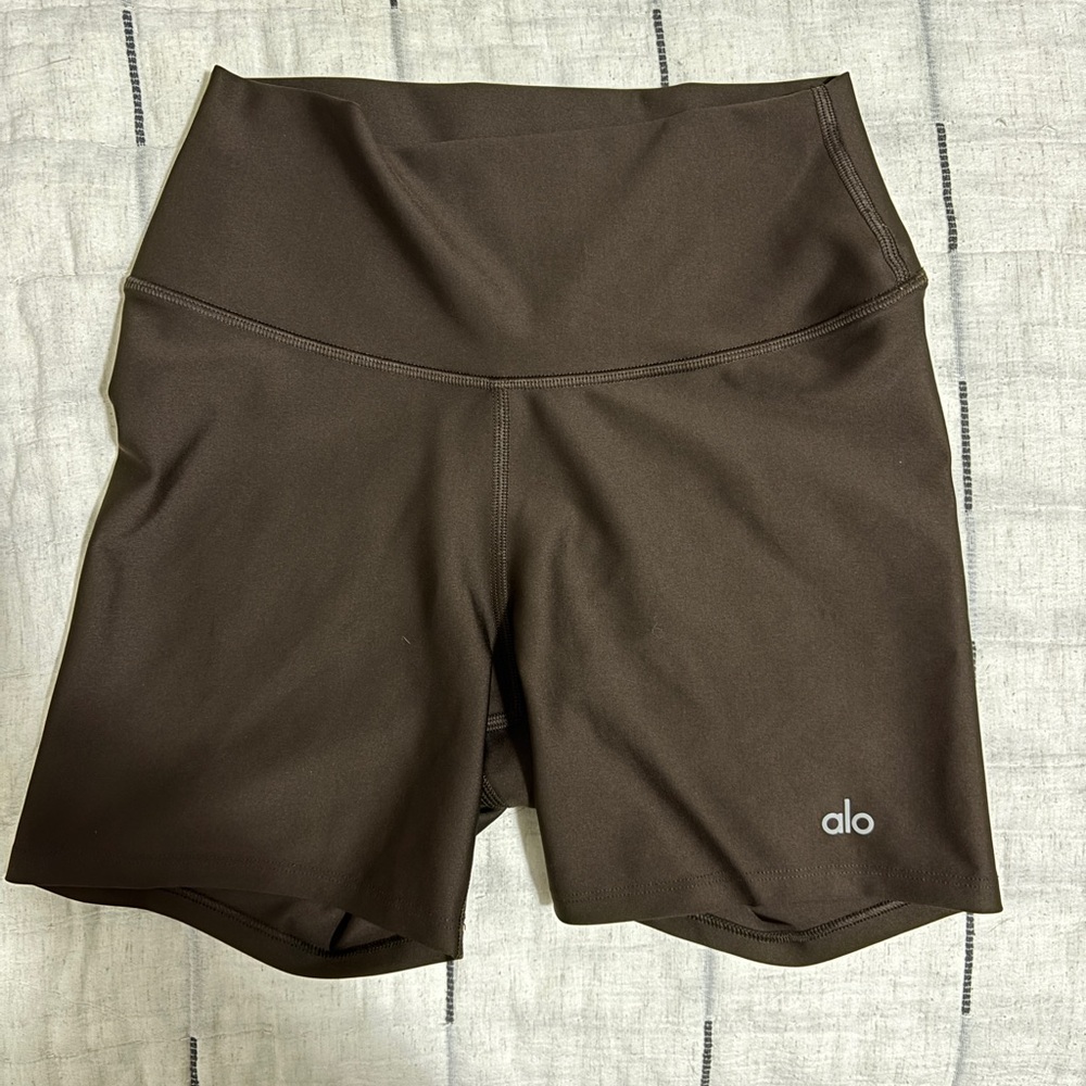 ALO Yoga 5” Airlift Energy Shorts in Espresso size Small EUC